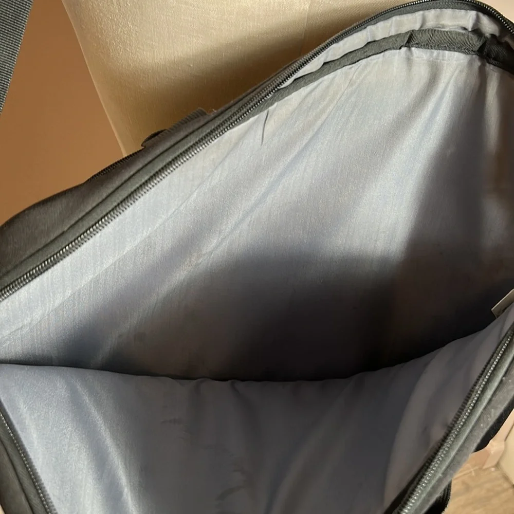 Samsonite Large Laptop Messenger Computer Bag with adjustable strap